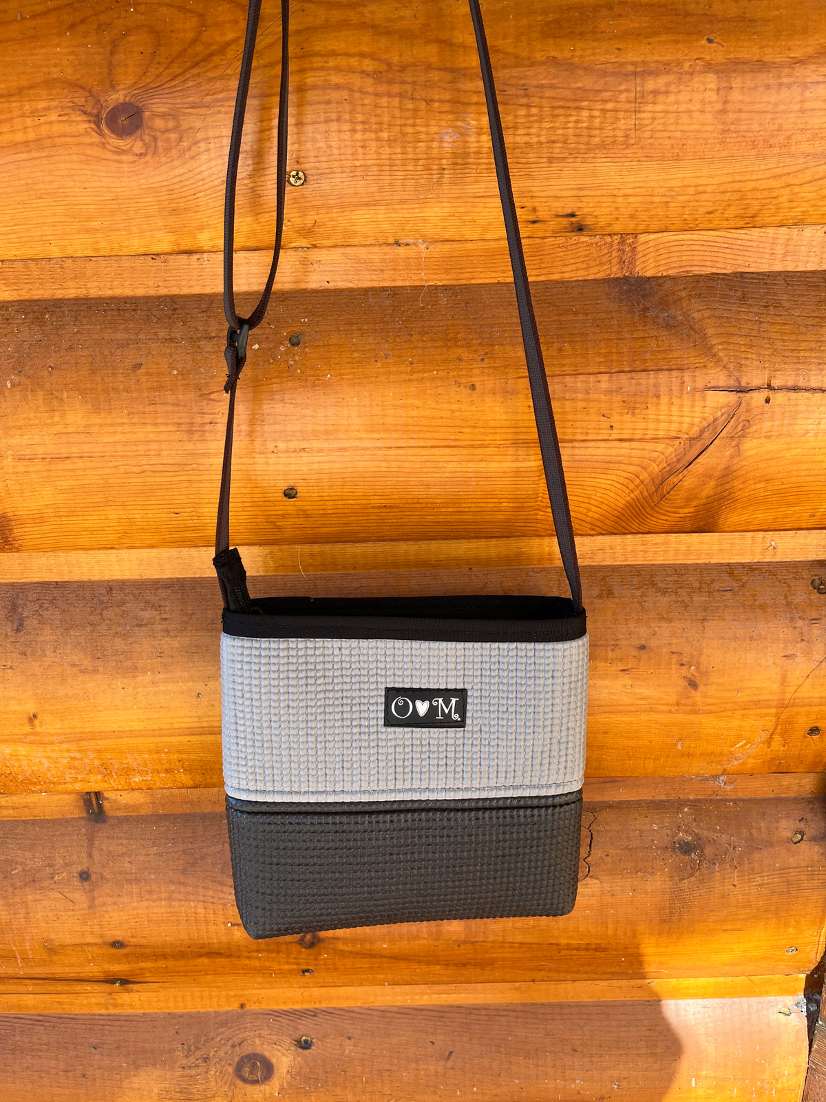 Ute Cross body purse-Gray/Black